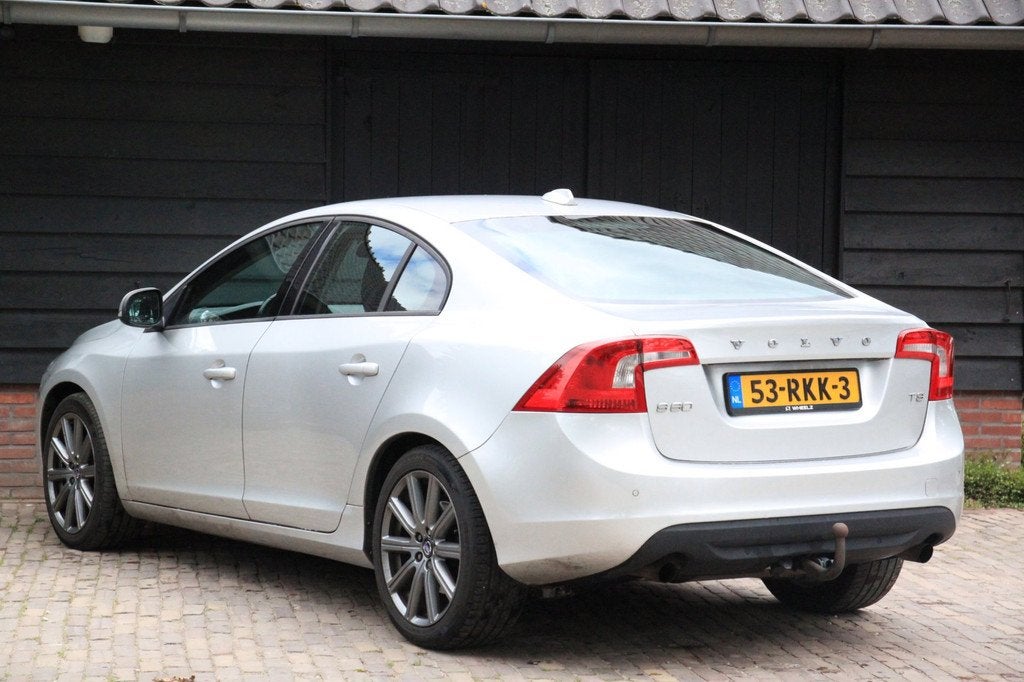 Volvo S60 1.6 T3 Business Navigatie/Parkeersensor/18"inch lm, Auto's, Volvo, Voorwielaandrijving, Gebruikt, Zwart, 4 cilinders