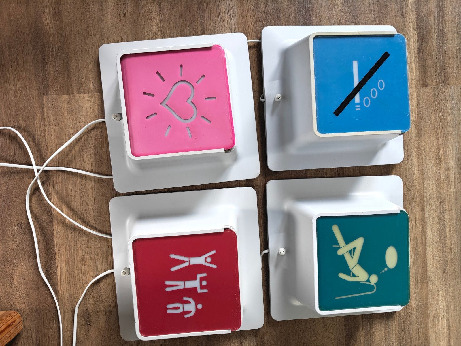 Set van 4 wandlampen met symbolen, Ophalen