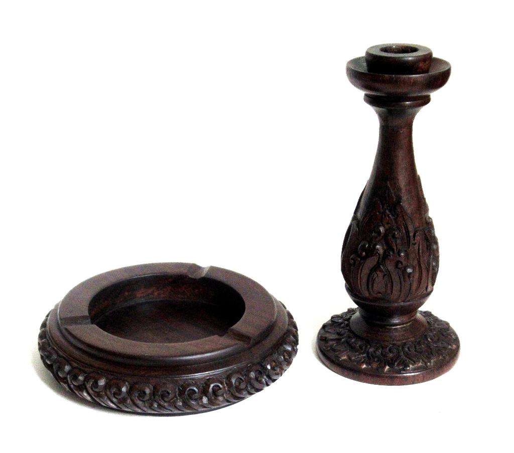 Twee decoratieve houten kunstvoorwerpen met snijwerk., Ophalen of Verzenden