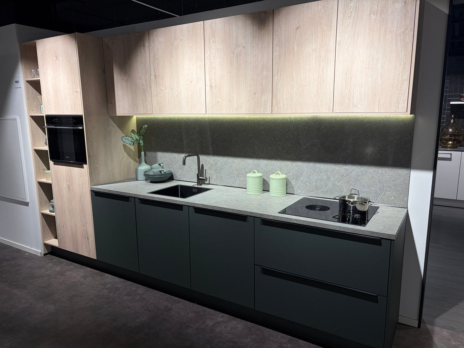 Moderne keuken met inbouwapparatuur, Huis en Inrichting, Ophalen, Enkelwandige keuken, Zo goed als nieuw, Groen