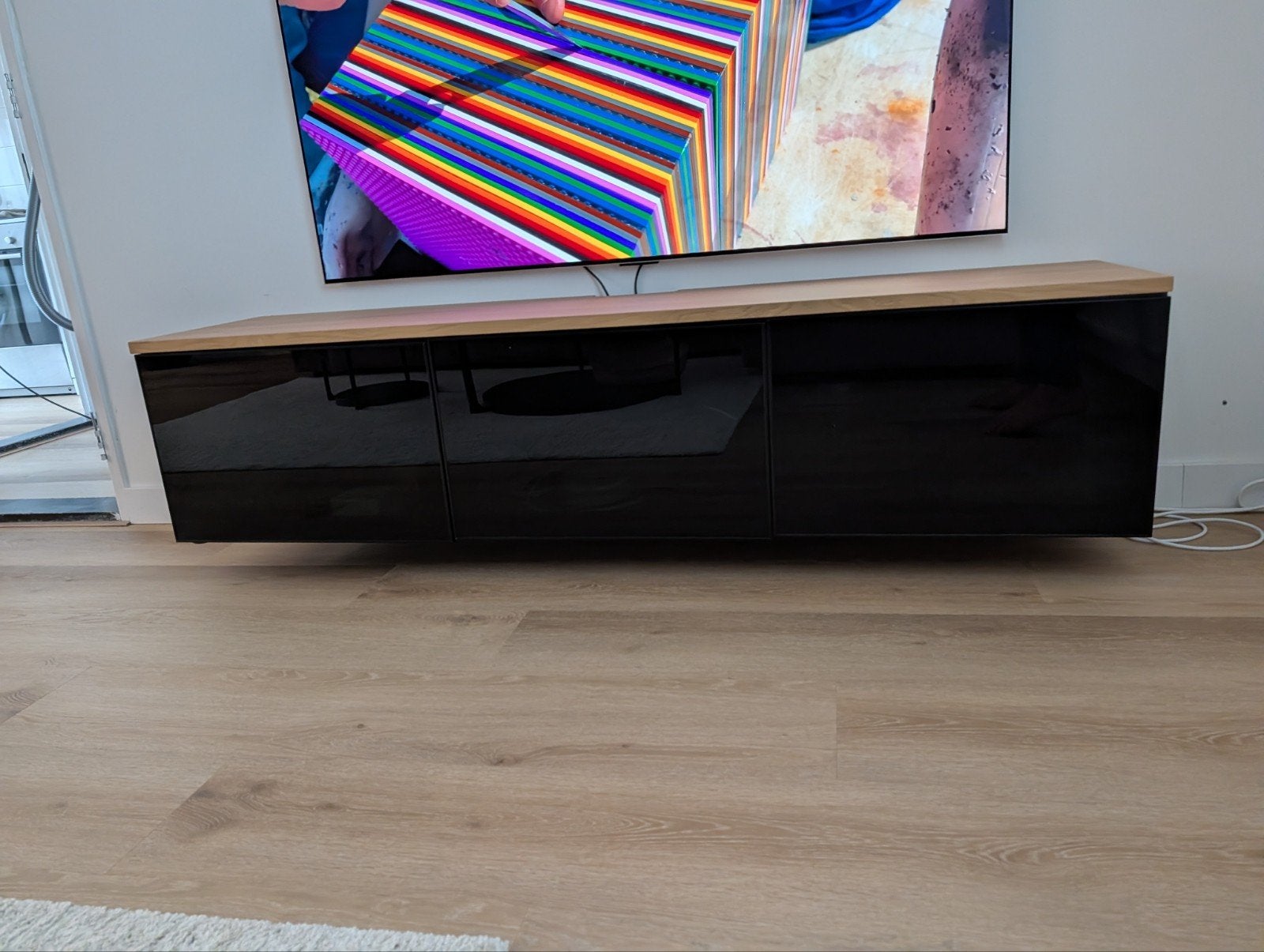 Zwevend tv-meubel met houtlook blad Ikea besta, Huis en Inrichting, Kasten | Televisiemeubels, Modern, Zwevend, 150 tot 200 cm