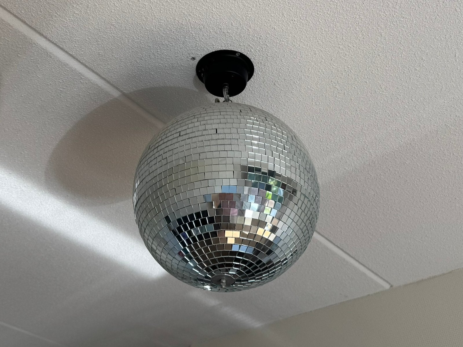Discobal met motor (draaiend) en kleuren spot, Ophalen of Verzenden, Zo goed als nieuw