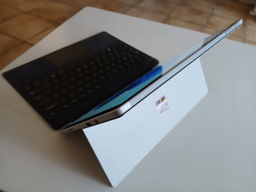 In Perfecte Staat. Surface Pro 6, Topaanbieding, Euro 295,00, Computers en Software, 256 GB, Qwerty, 8 GB, 13 inch