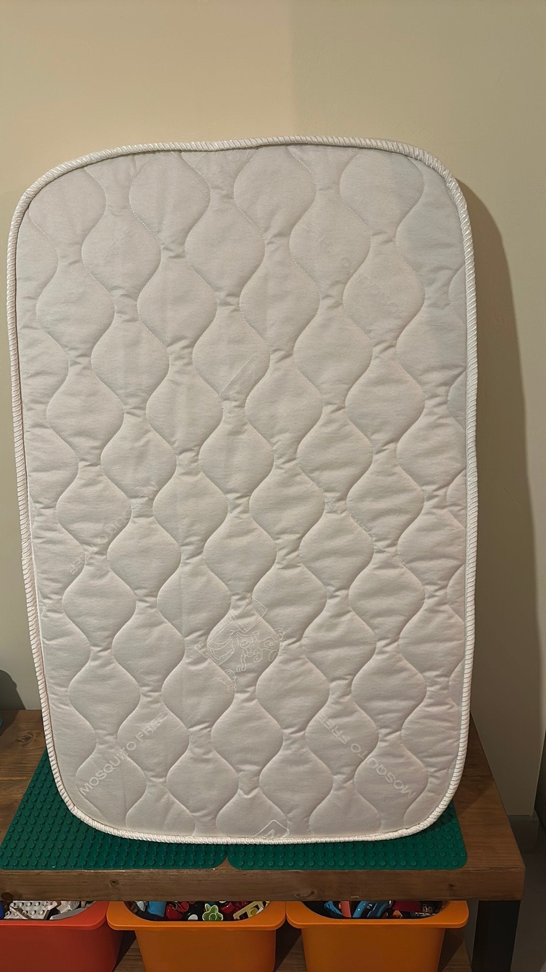 Baby matras ongeveer 70x110 met ronde hoeken, Ophalen of Verzenden, Zo goed als nieuw, Eenpersoons