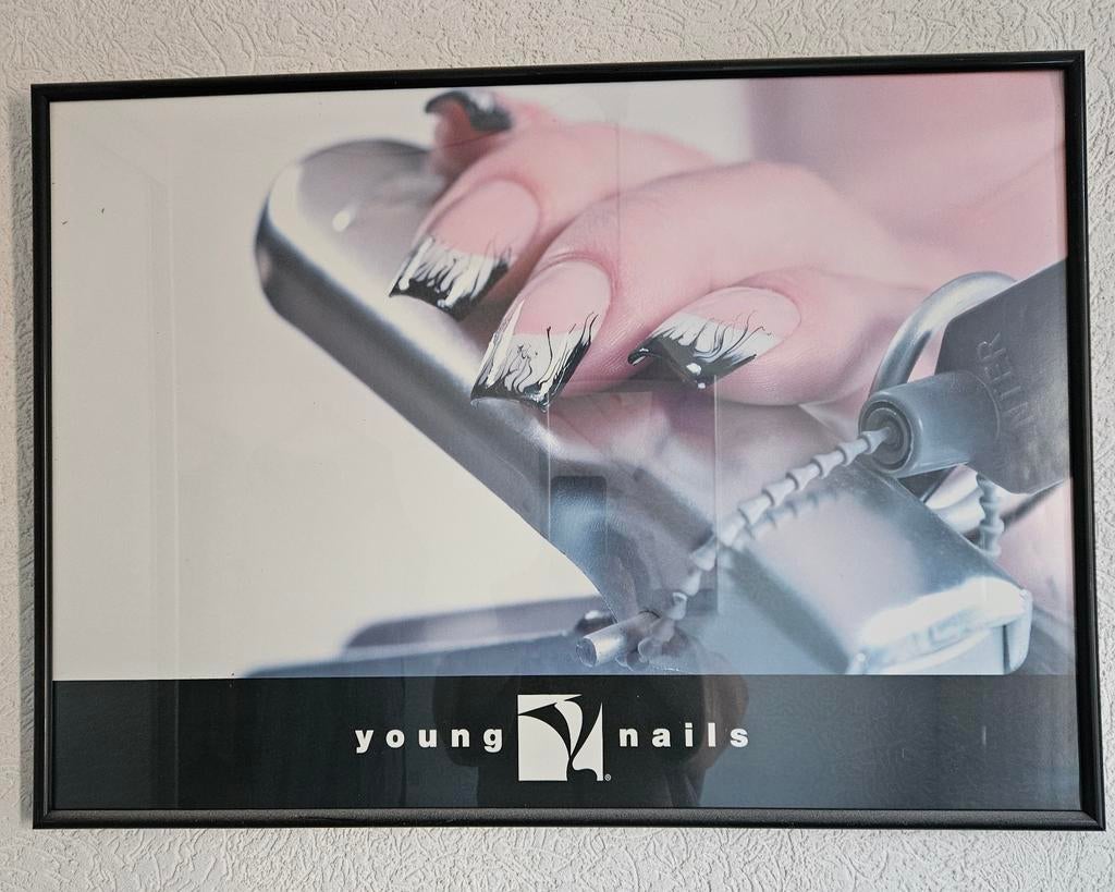 Young Nails poster - Nagelkunst decoratie, Sieraden, Tassen en Uiterlijk, Uiterlijk | Cosmetica en Make-up, Ophalen of Verzenden