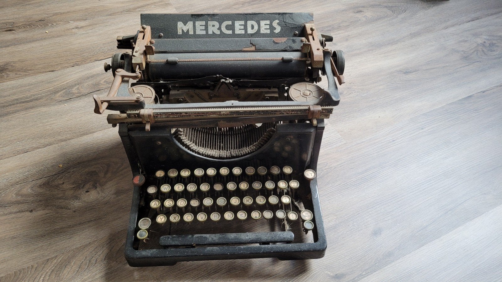 Mercedes typmachine antiek, Ophalen