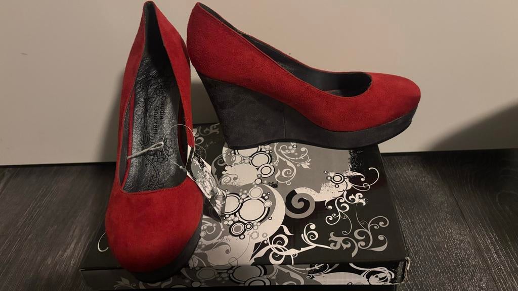 Rode Claudia Ghizzani sleehakken maat 39, Nieuw, Ophalen of Verzenden, Schoenen met hoge hakken, Rood