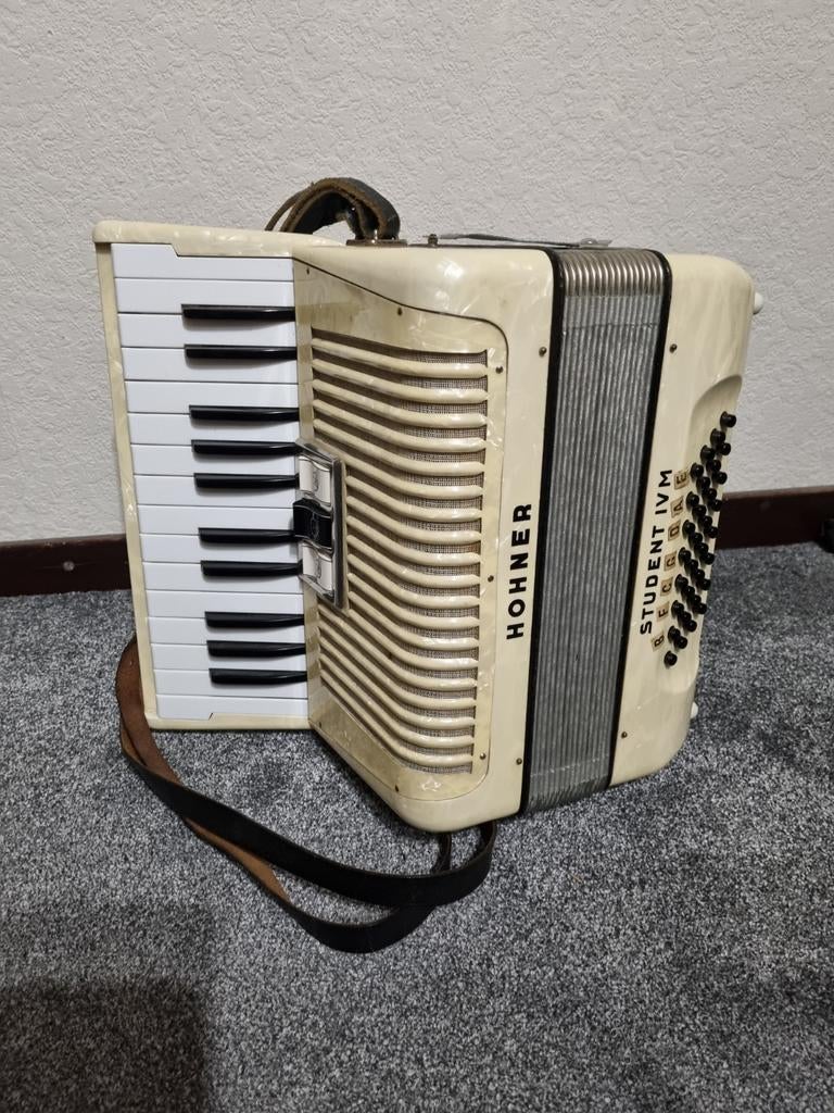 Hohner acordion  student IVM, Muziek en Instrumenten, Accordeons, Ophalen, Gebruikt, 32-bas, Hohner