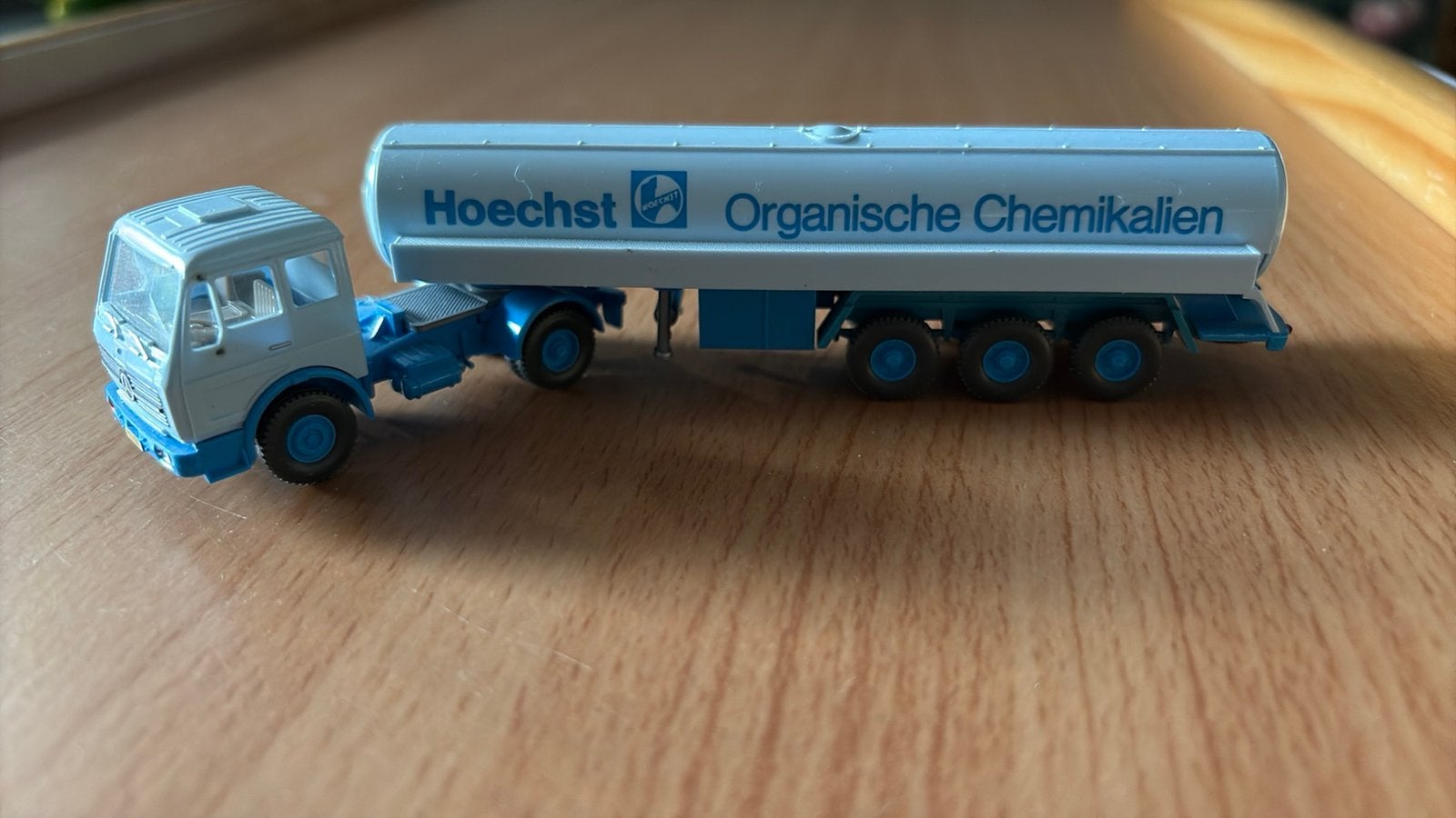 WIKING 825 MERCEDES CHEMICAL TANKER SEMI TRUCK ho 1:87, Ophalen of Verzenden, Zo goed als nieuw