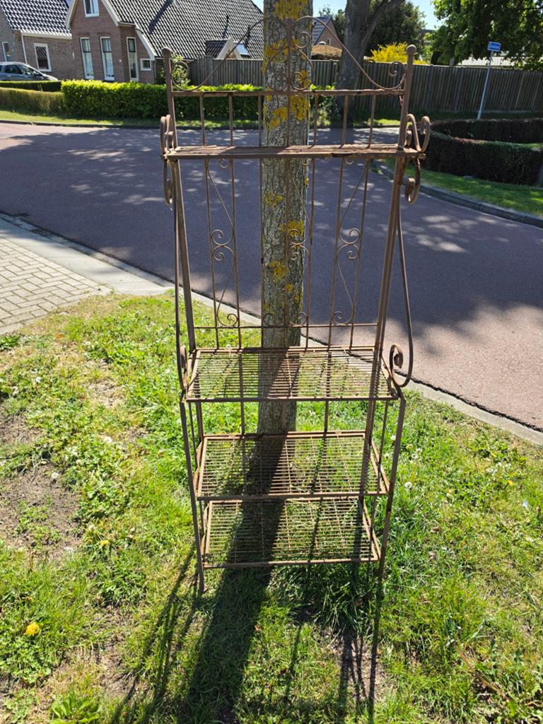 Te koop een mooie grote  etalage van ijzer, Tuin en Terras, Tuinwanddecoratie, Ophalen, Gebruikt