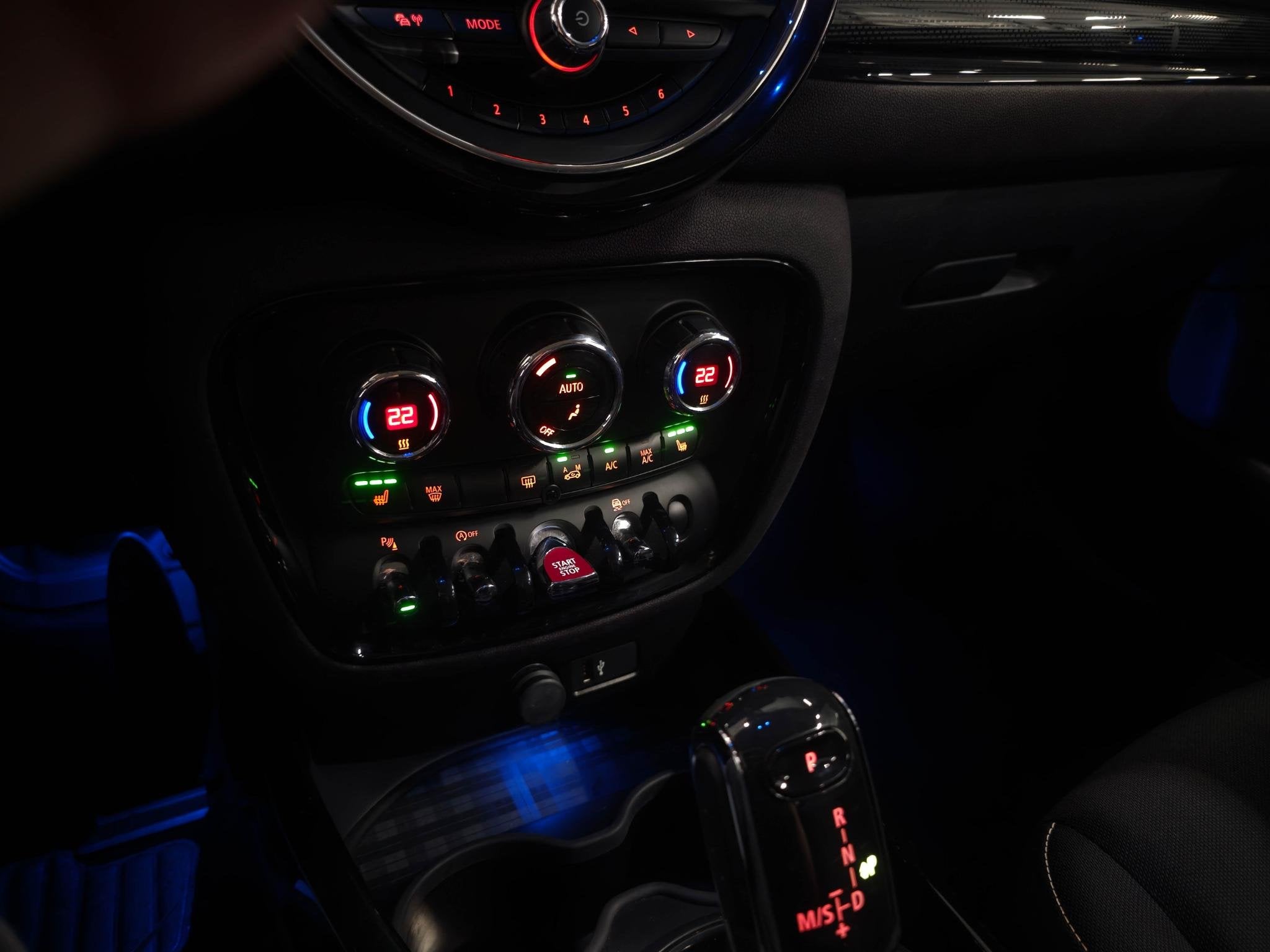 Foto 18 van MINI Clubman 1.5 Cooper Black edition | Carplay | Stoelverwa
