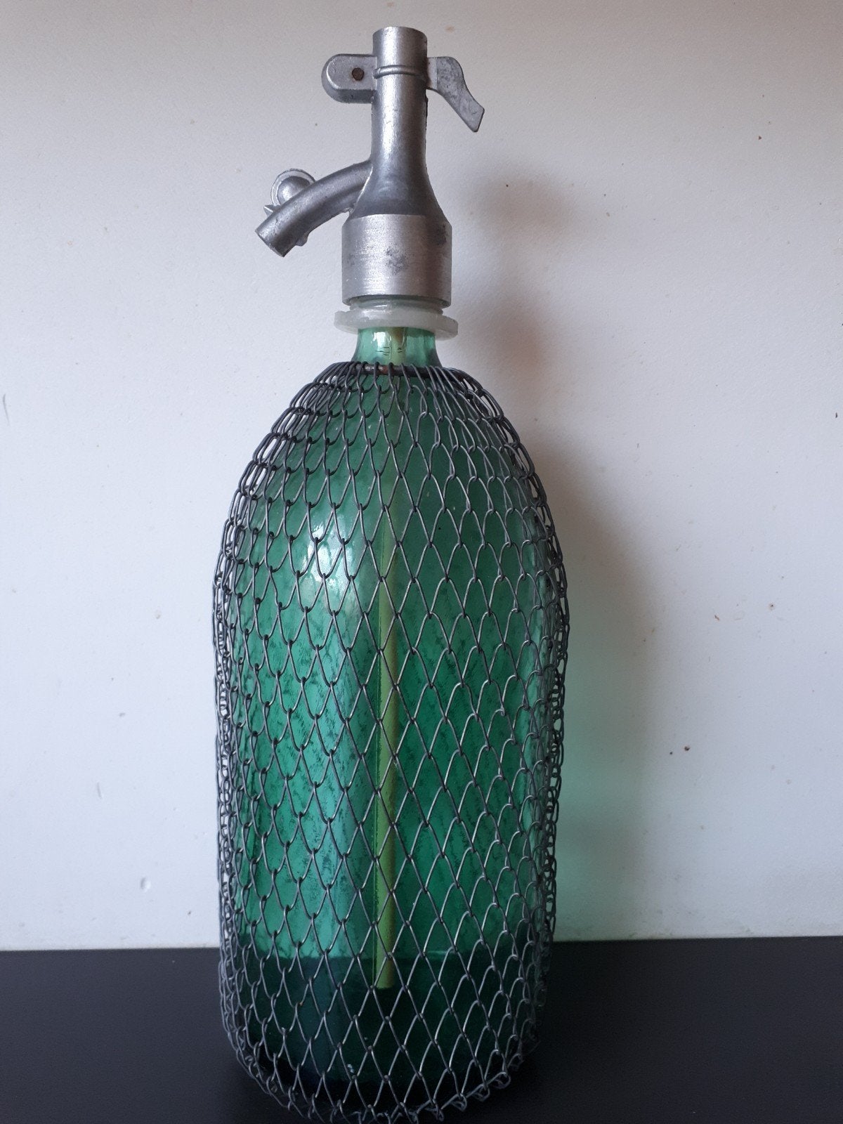 spuitfles groen glas met netje decoratie, Ophalen of Verzenden