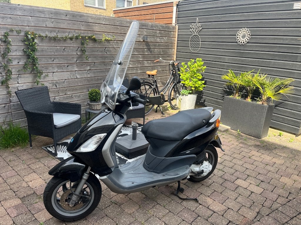 piaggio Fly 2008 blauwe kentekenplaat, Fietsen en Brommers, Scooters | Piaggio, Gebruikt, Fly, Maximaal 25 km/u, Benzine, Ophalen