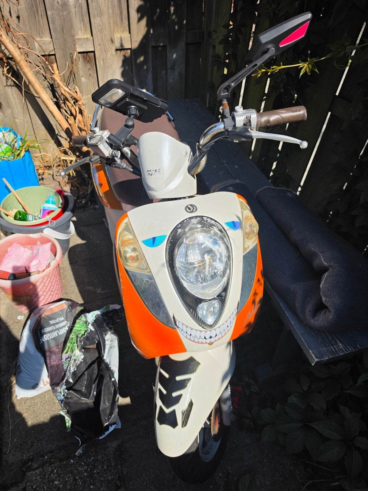 Sym Mio  Scooter - Nieuwe remmen voor en achter, Ophalen, Gebruikt, Benzine, Fiddle