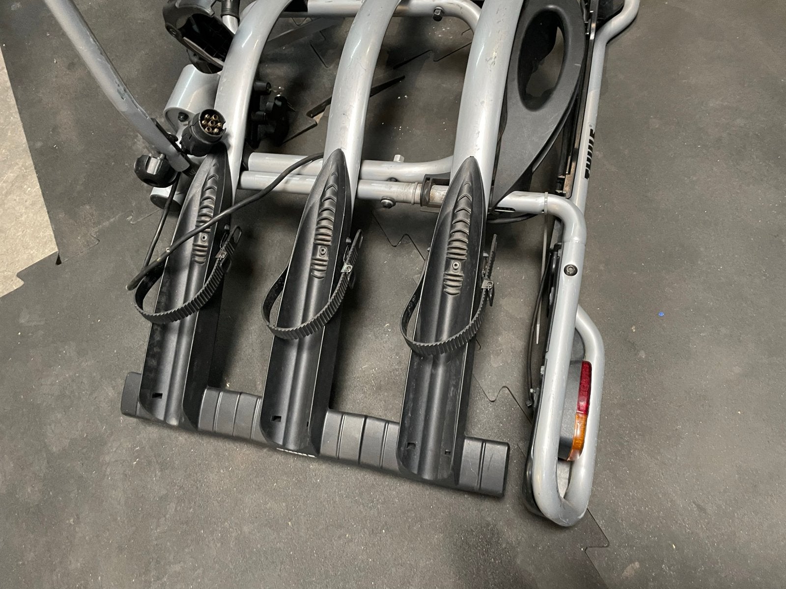 Thule 947 Fietsendrager voor 3 fietsen, kantelbaar en afslui, Ophalen, 3 fietsen of meer, Gebruikt, Trekhaakdrager