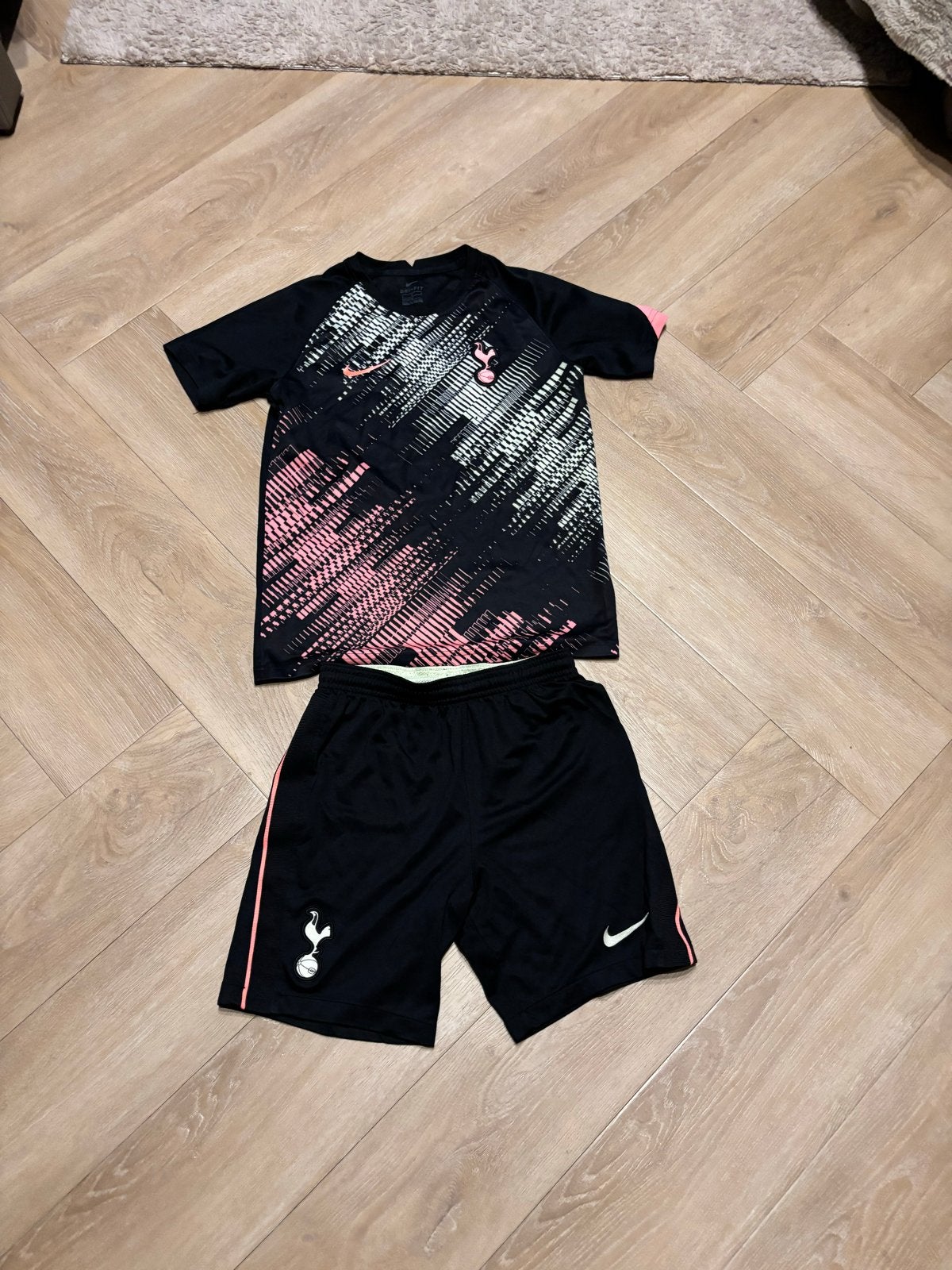 Tottenham tenue kids 2023 model maat 147-158, Maat 38/40 (M), Zwart, Overige typen, Ophalen of Verzenden