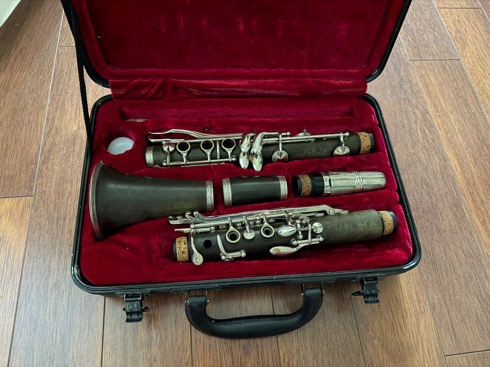 Te koop zeer nette en goede Klarinet met koffer, Muziek en Instrumenten, Blaasinstrumenten | Klarinetten, Ophalen, Overige typen