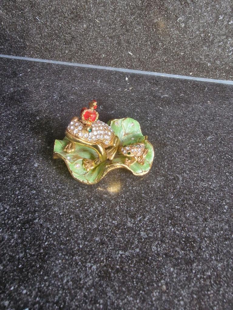 Kikkerprins en Baby Koning op Lelieblad Trinketdoosje, Verzamelen, Beelden en Beeldjes, Ophalen of Verzenden, Nieuw