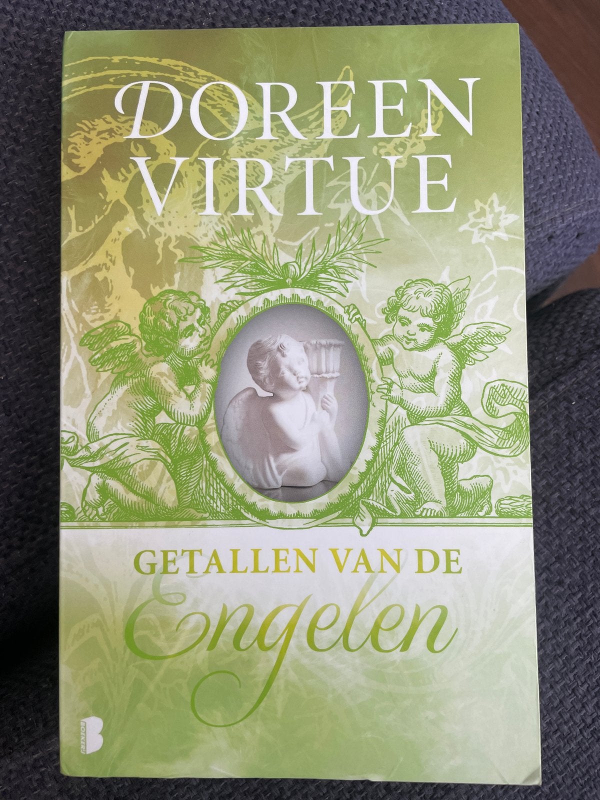 Doreen Virtue - Getallen van de Engelen / uitgave 2019, Boeken, Ophalen of Verzenden, Gelezen, Spiritualiteit algemeen, Achtergrond en Informatie