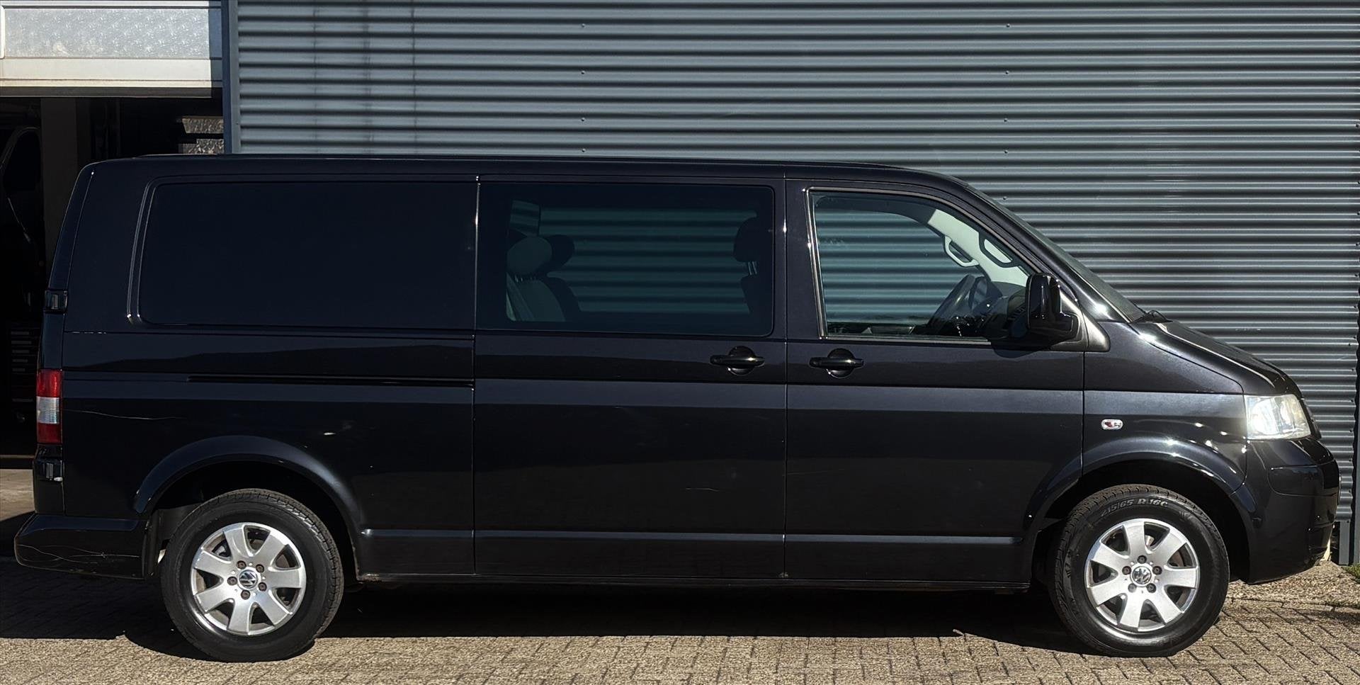 Volkswagen Transporter 2.5 TDI 130PK DC, Dealer onderhouden, Gebruikt, Volkswagen, Zwart