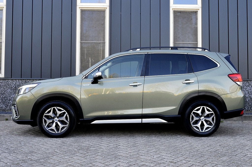 Subaru Forester 2.0i e-BOXER First Edition Rijklaarprijs-Gar, Auto's, Subaru, 12 maanden, 4 cilinders, Leder, Bedrijf