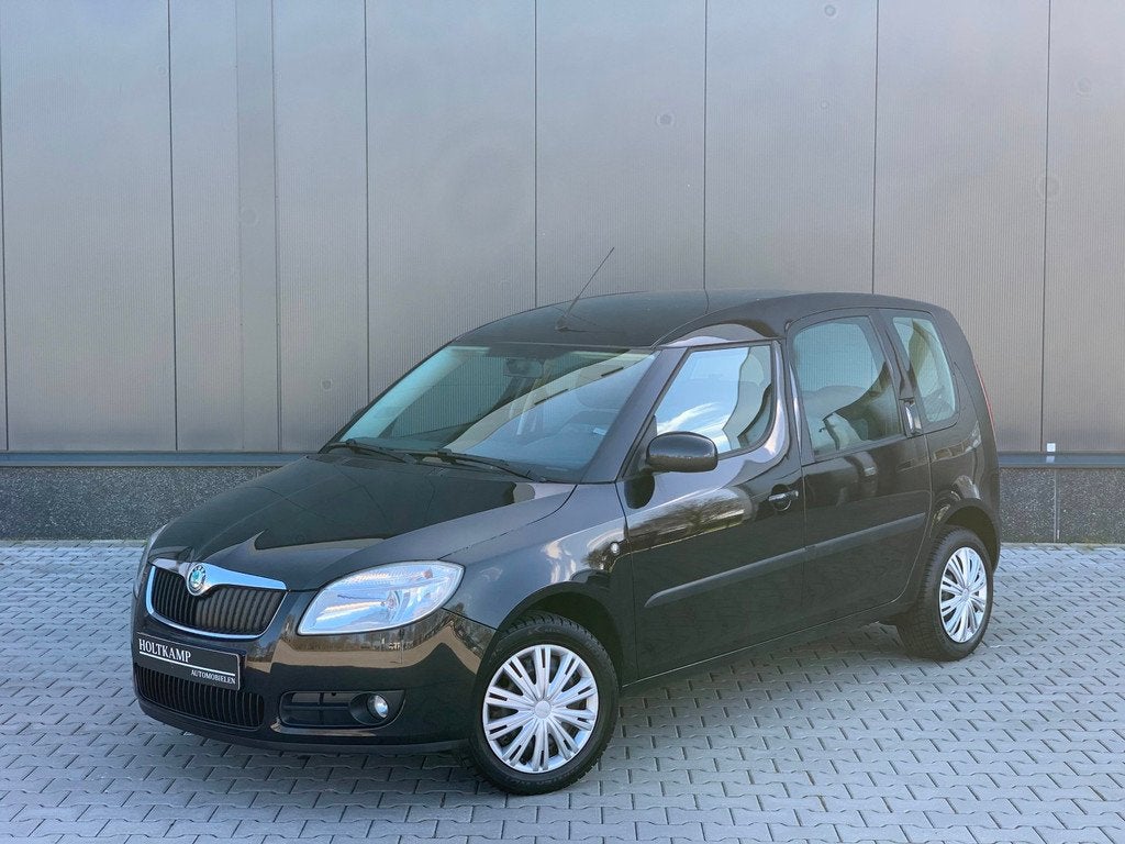 Skoda Roomster 1.4-16V Navigator | AIRCO | NIEUWE APK, Voorwielaandrijving, Gebruikt, Zwart, 4 cilinders