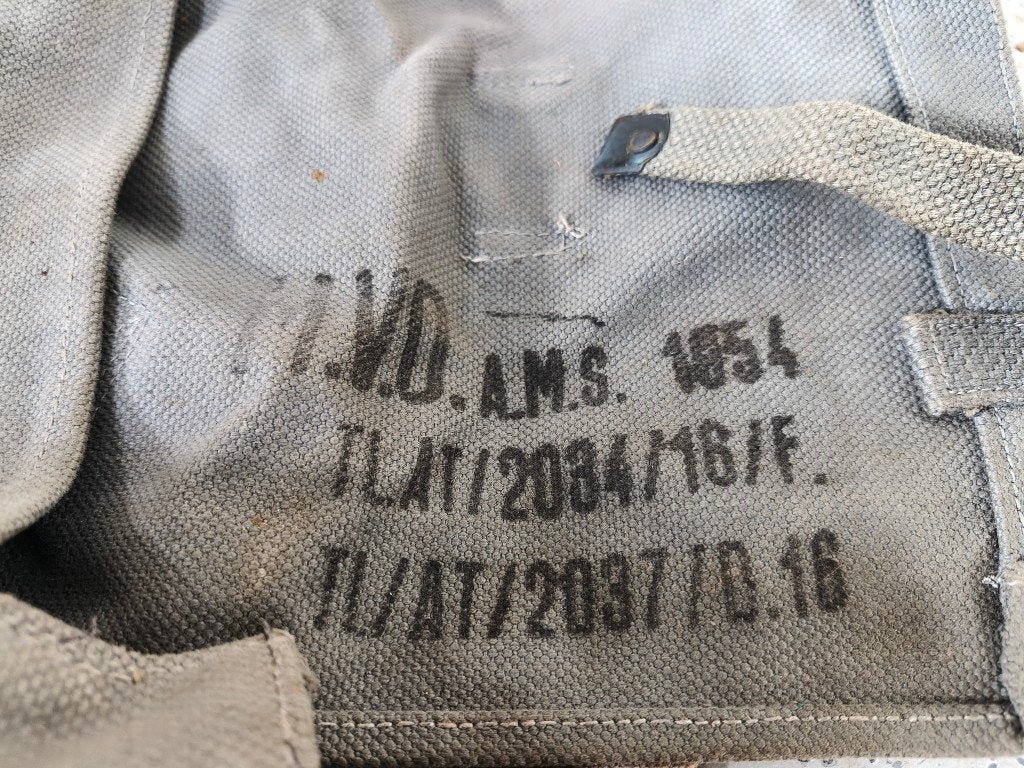 Vintage leger pukkel met aluminium veldfles en net, Verzamelen, Overige typen, Ophalen of Verzenden, /, /