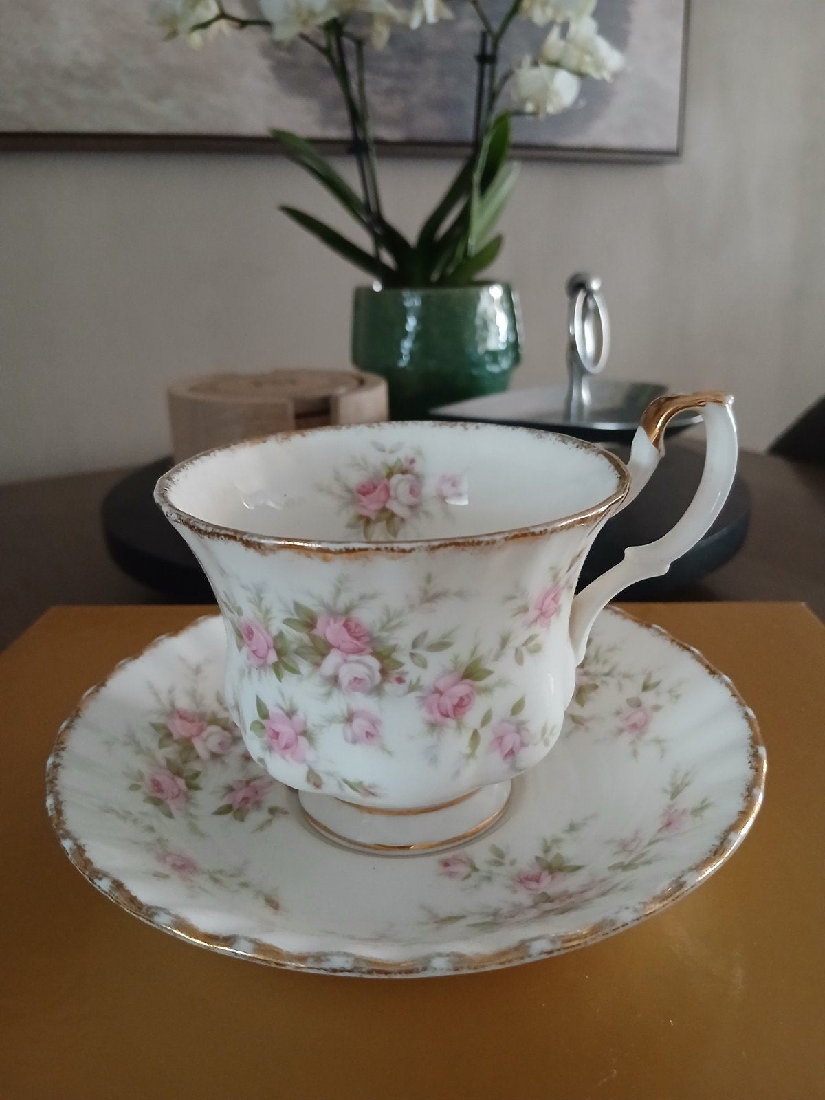 Royal Albert Victorian Rose koffiekop en schotel, Antiek en Kunst, Antiek | Servies los, Ophalen