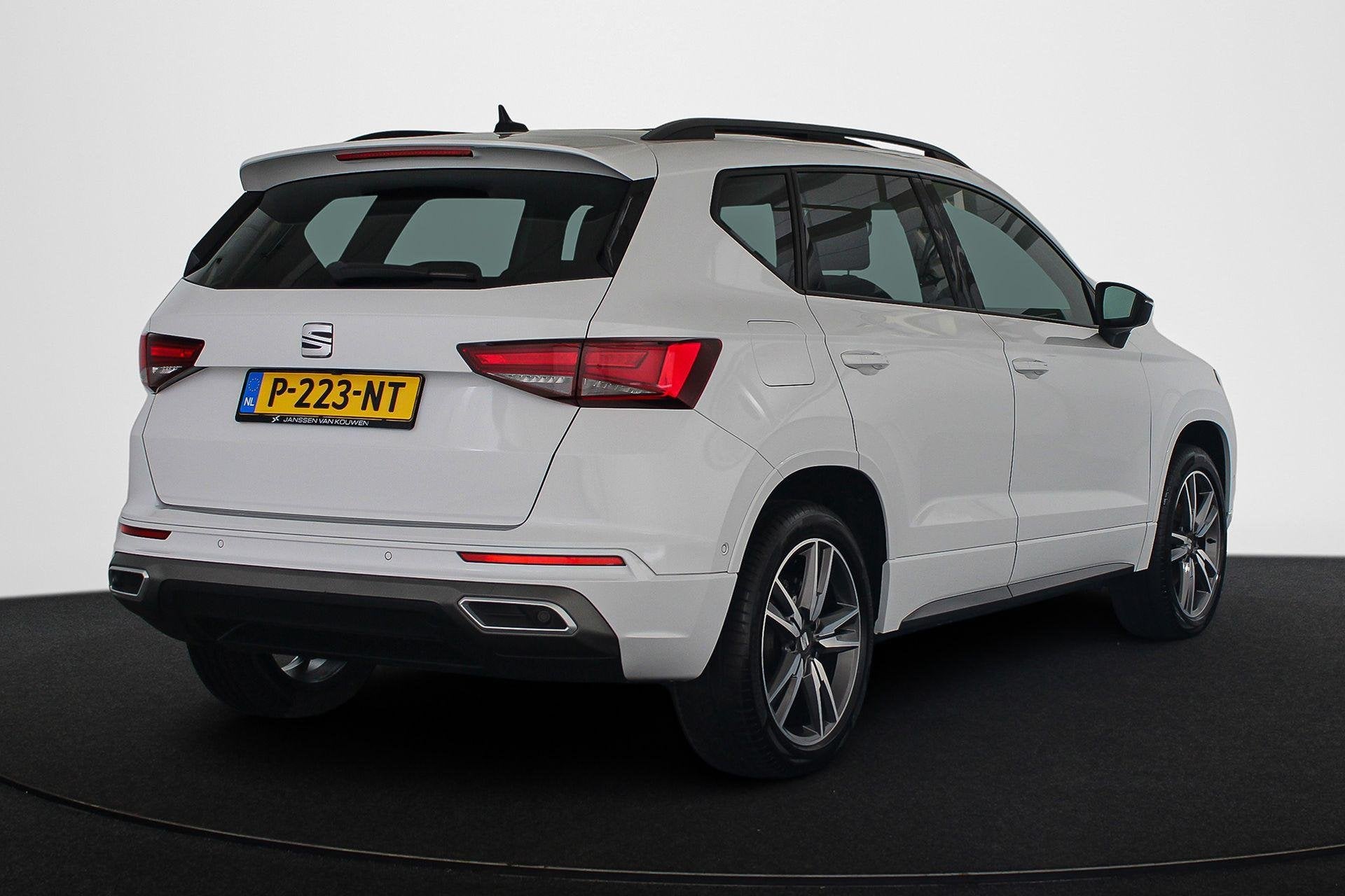 SEAT Ateca 1.5 TSI FR Business Intense Automaat Trekhaak Pan, Auto's, Seat, 1325 kg, 4 cilinders, 150 pk, Ateca