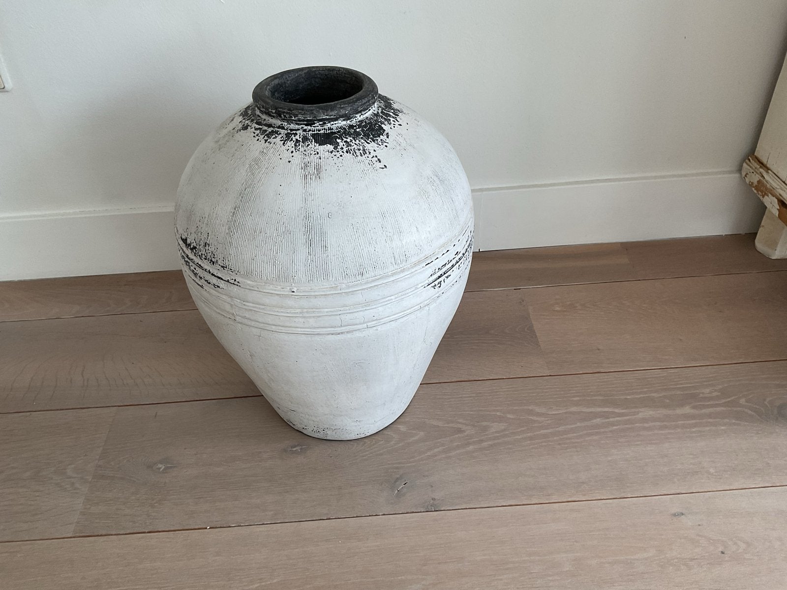 Decoratieve Olijfpot - Wit met Zwarte Accent, Ophalen