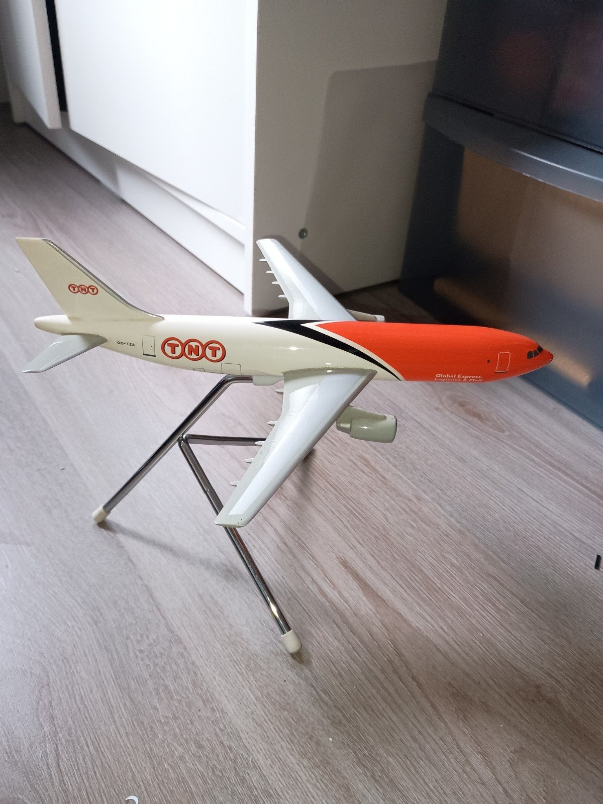 Airbus a300 TNT lupa 1:200, Ophalen of Verzenden, Zo goed als nieuw, Schaalmodel
