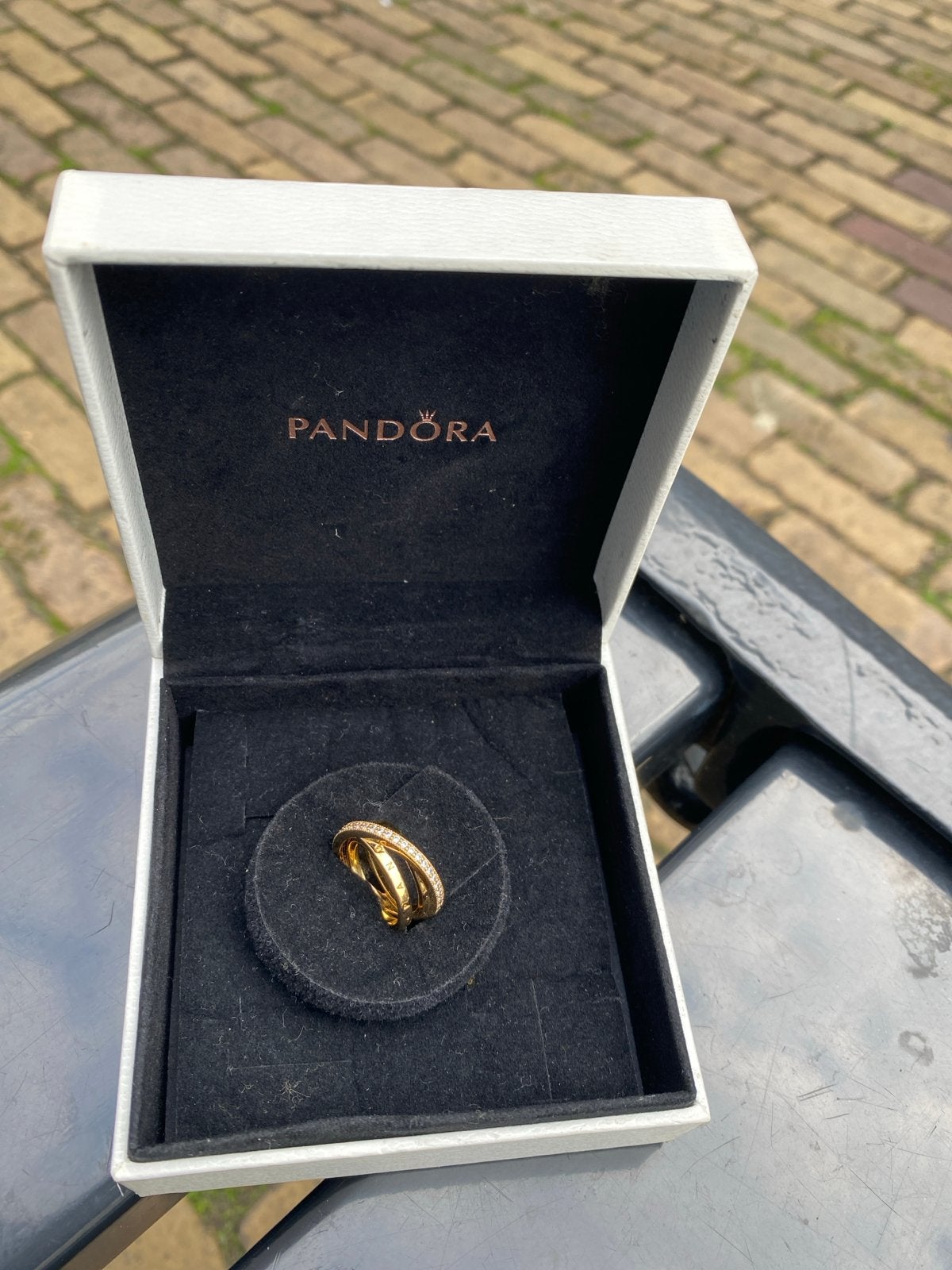 Pandora ring goudkleurig met steentjes, Met kristal, Overige materialen, Ophalen of Verzenden, Zo goed als nieuw