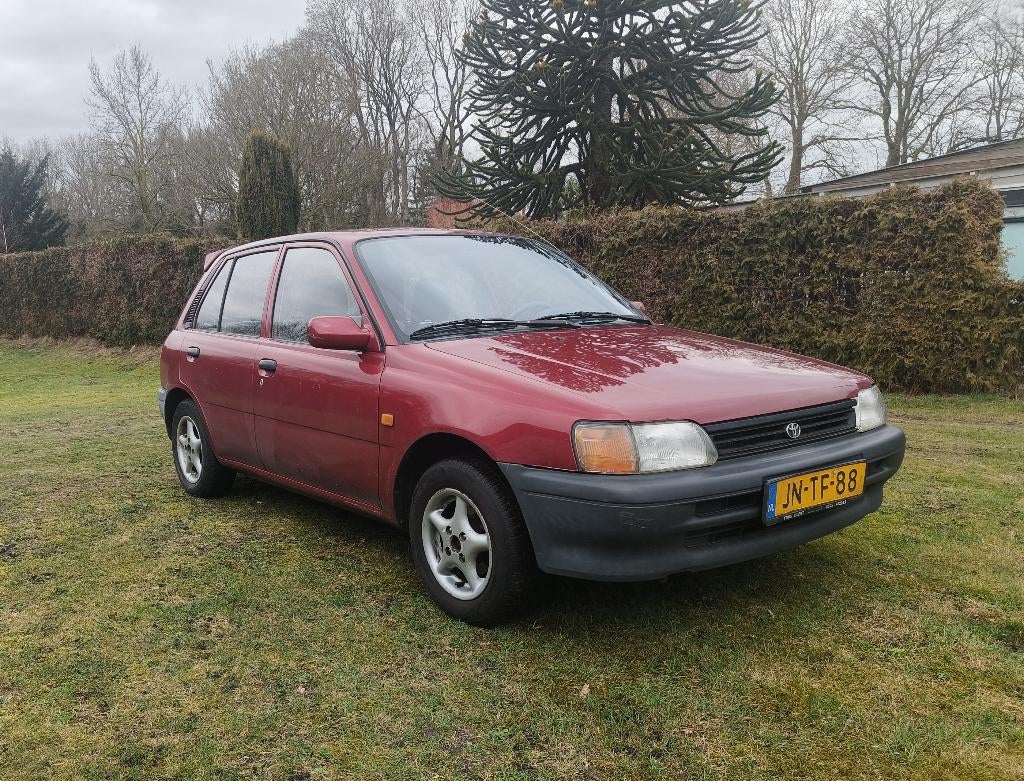 Toyota Starlet 1.3 1994 vierdeurs, Auto's, Toyota, Particulier, Starlet, Benzine, Hatchback, Handgeschakeld, Origineel Nederlands