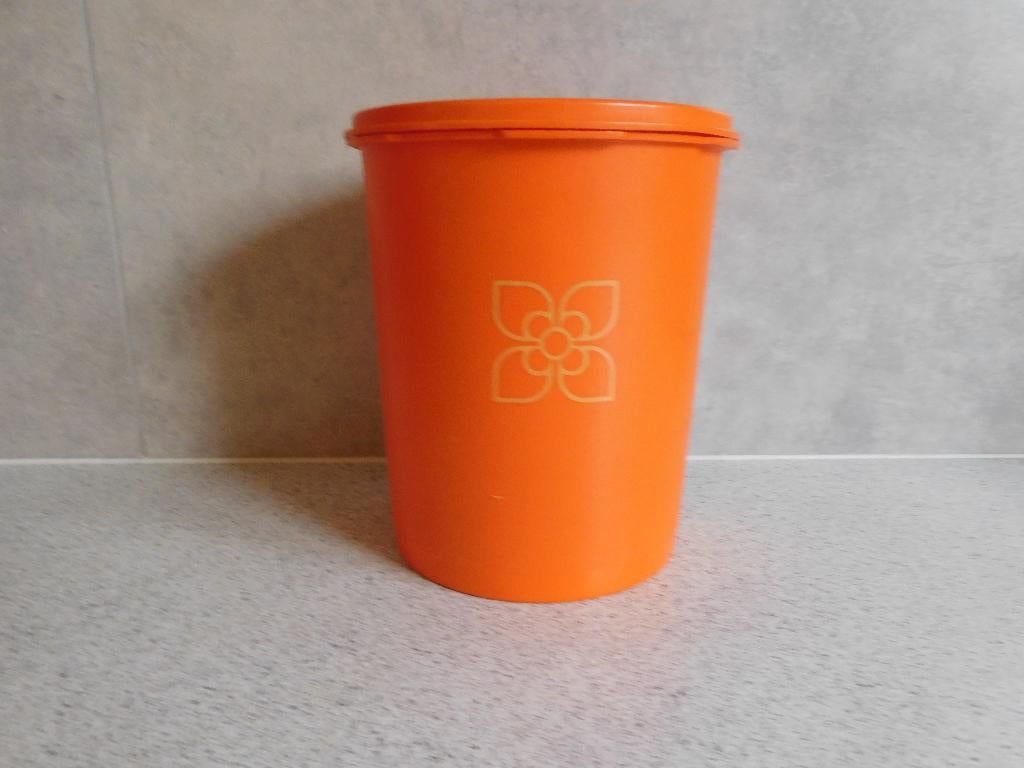 Tupperware Servalier Voorraadbus 17,5 cm. Oranje, Huis en Inrichting, Keuken | Tupperware, Ophalen of Verzenden, Zo goed als nieuw