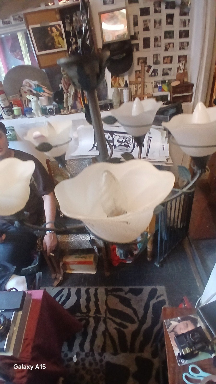 Vintage Italiaanse LL kroonluchter met Bloemvormige Kappen, Gebruikt, Vintage, Klassiek, Italiaans, E14 (klein), Ophalen of Verzenden
