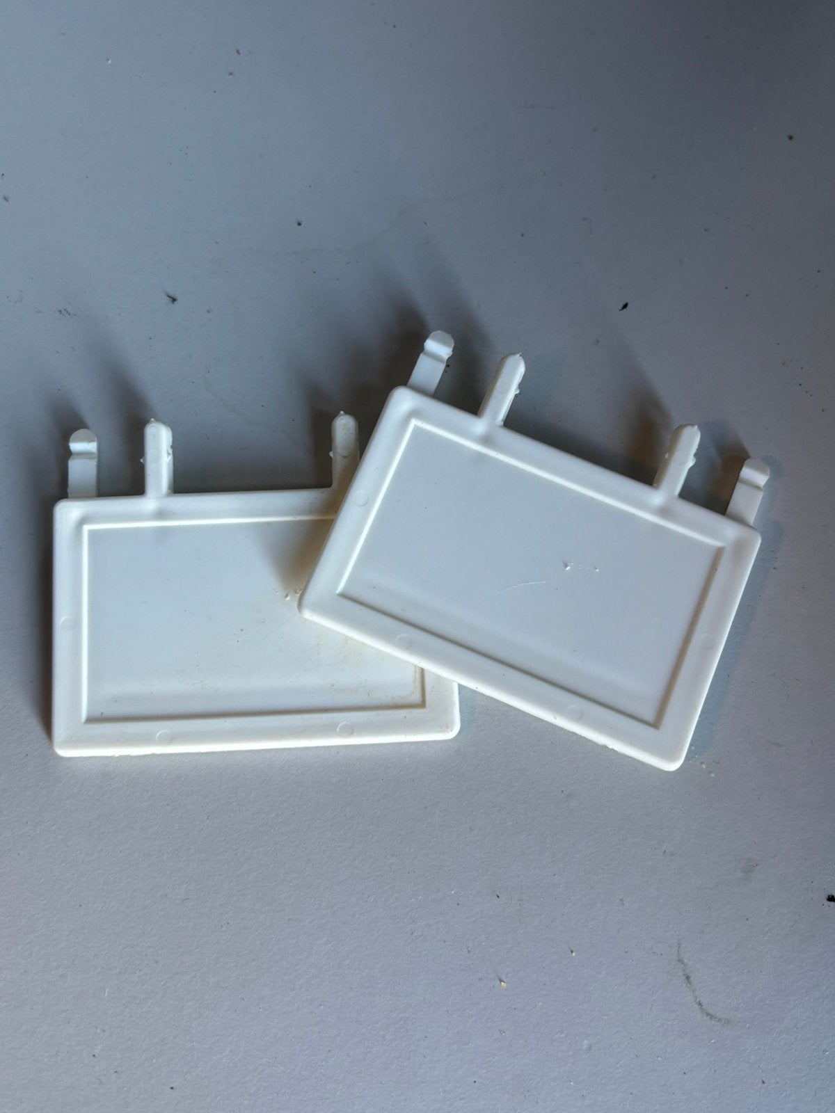 Klepjes 28 stuks in totaal voorfronten broedkooi, Ophalen of Verzenden, Zo goed als nieuw, Kooi-accessoires
