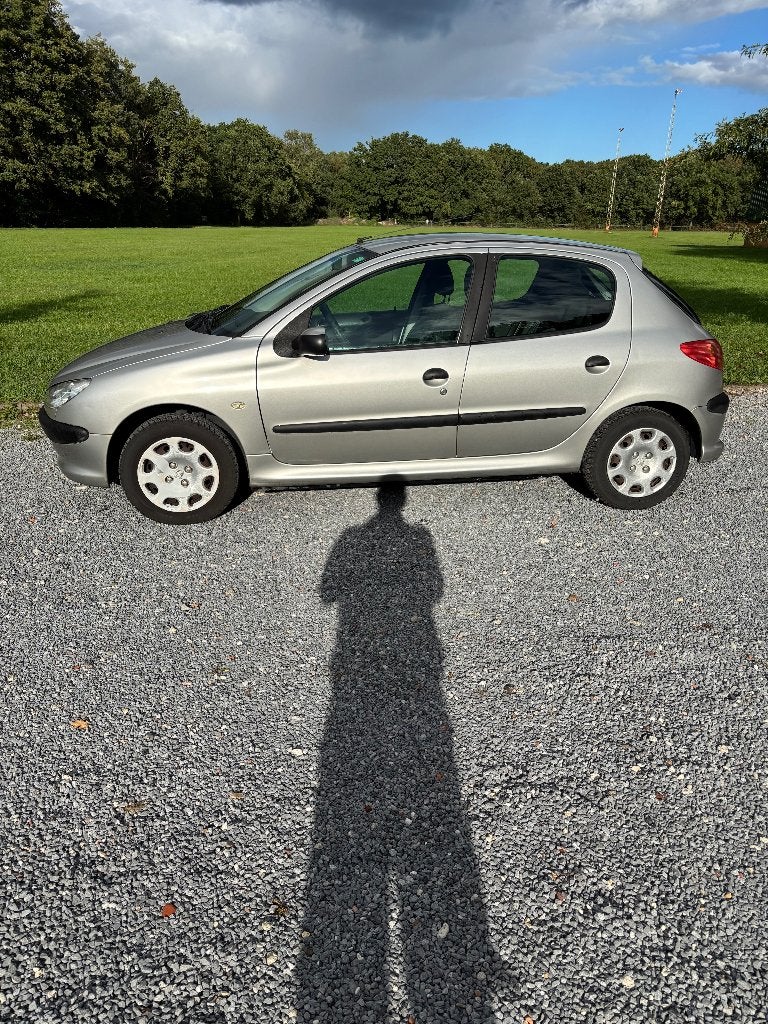 Peugeot 206 1.4 5D 2006 Grijs 158dkm, Voorwielaandrijving, 31 €/maand, 4 cilinders, Origineel Nederlands