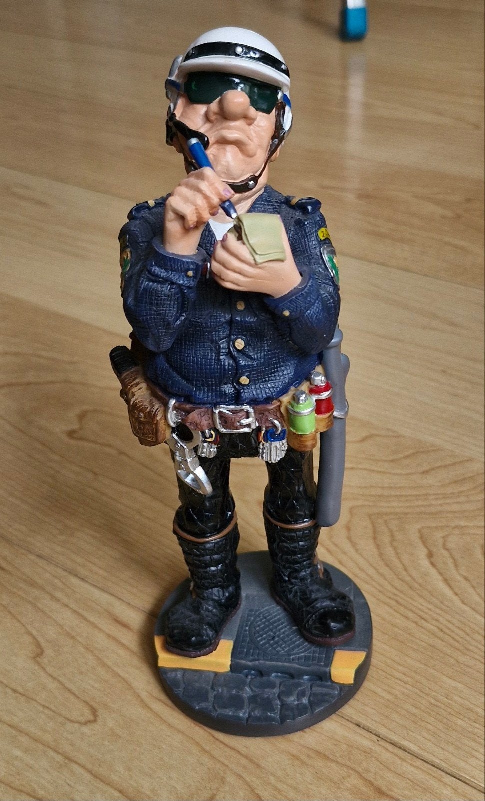 Parastone Studio beeldje 'Police' - PRO 33 - 2009, Verzamelen, Beelden en Beeldjes, Ophalen of Verzenden, Zo goed als nieuw, Mens