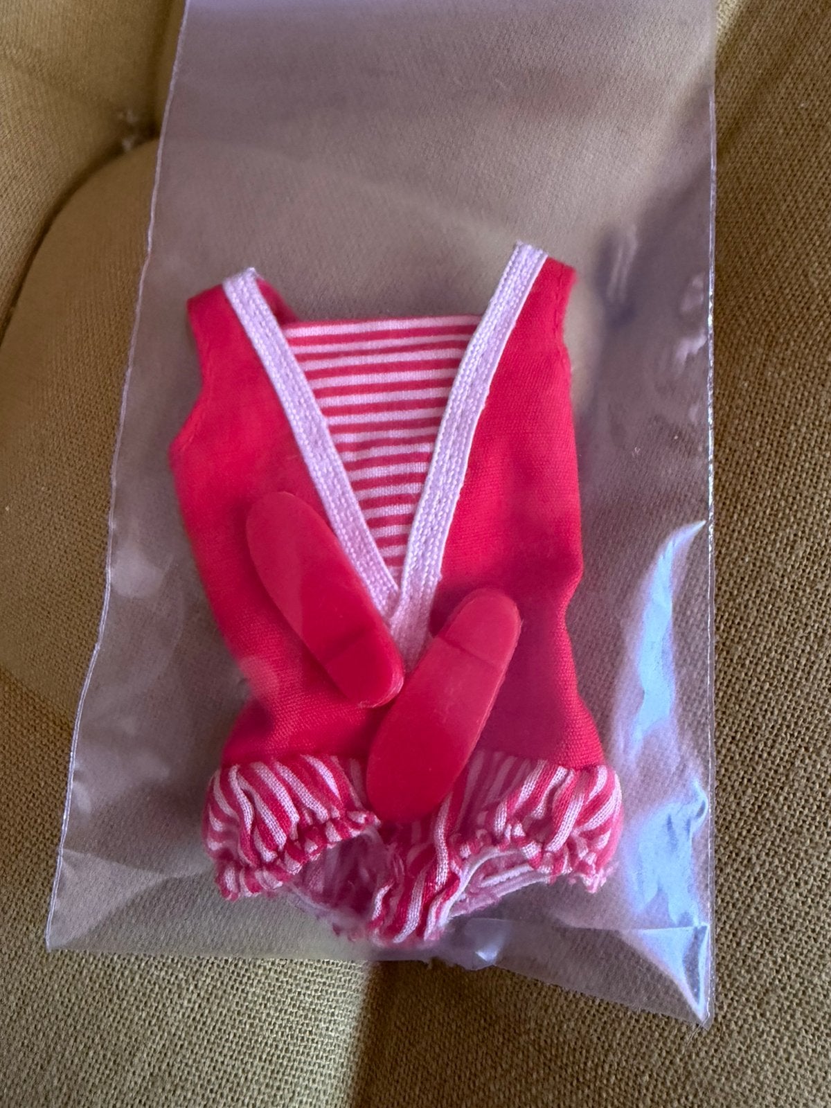 Barbie vintage Skipper badpak inclusief rode flatjes mint, Ophalen of Verzenden, Zo goed als nieuw, Kleertjes