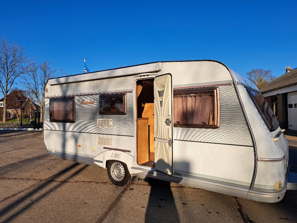 LMC Caravan met Mover, 530 lengte, bouwjaar 2006, 2 aparte bedden, Rondzit, Luifel, Particulier