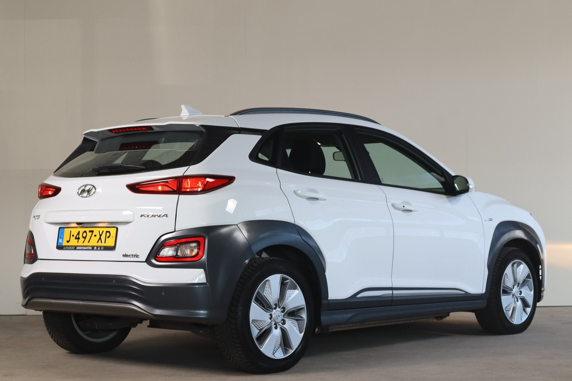 Hyundai KONA EV Comfort 64 kWh - NL Auto! Adap Cruise I Came, Auto's, Stof, Gebruikt, Wit, Origineel Nederlands