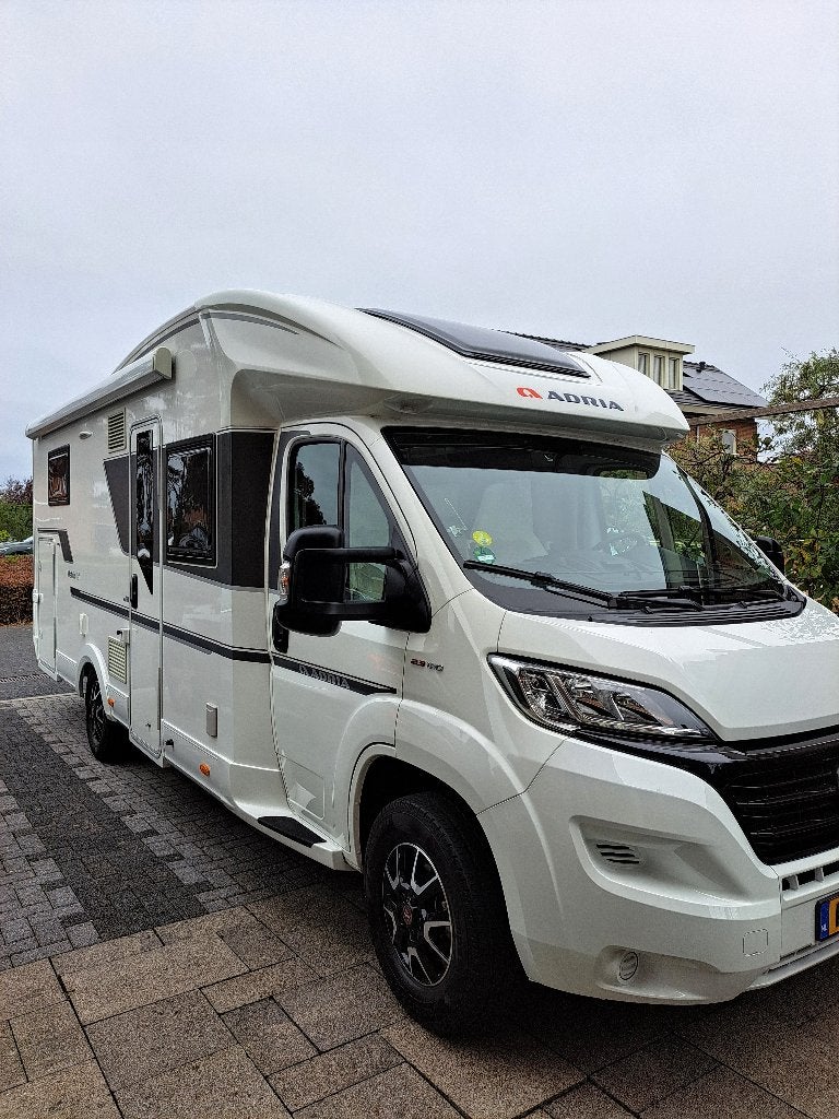 Adria Matrix  670 dl plus Camper  bj 2019, Caravans en Kamperen, Standaard zit, Ringverwarming, Fiat, 7 tot 8 meter