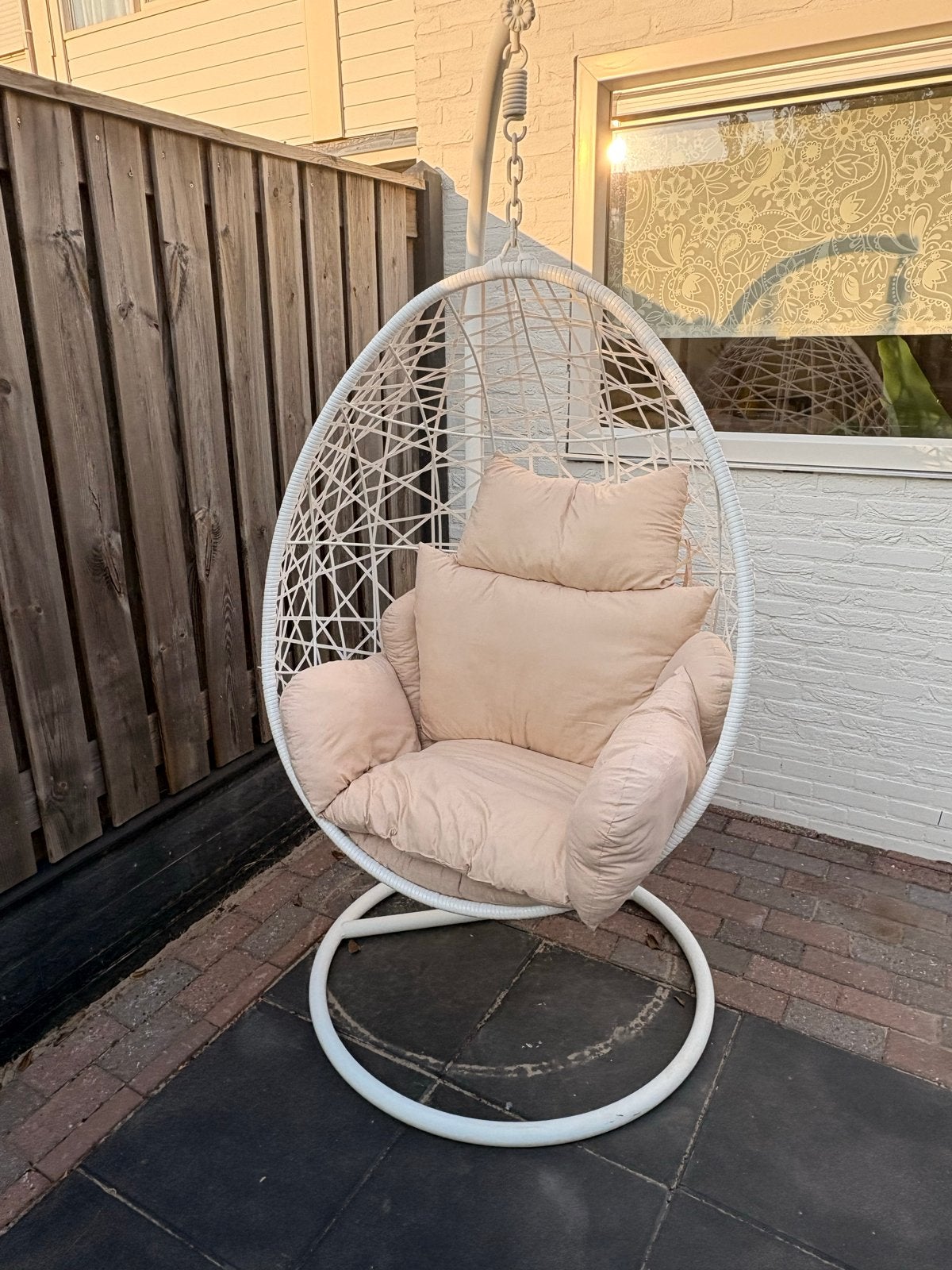 Witte hangstoel met kussen - perfect voor buiten, Ophalen, Gebruikt, Wicker