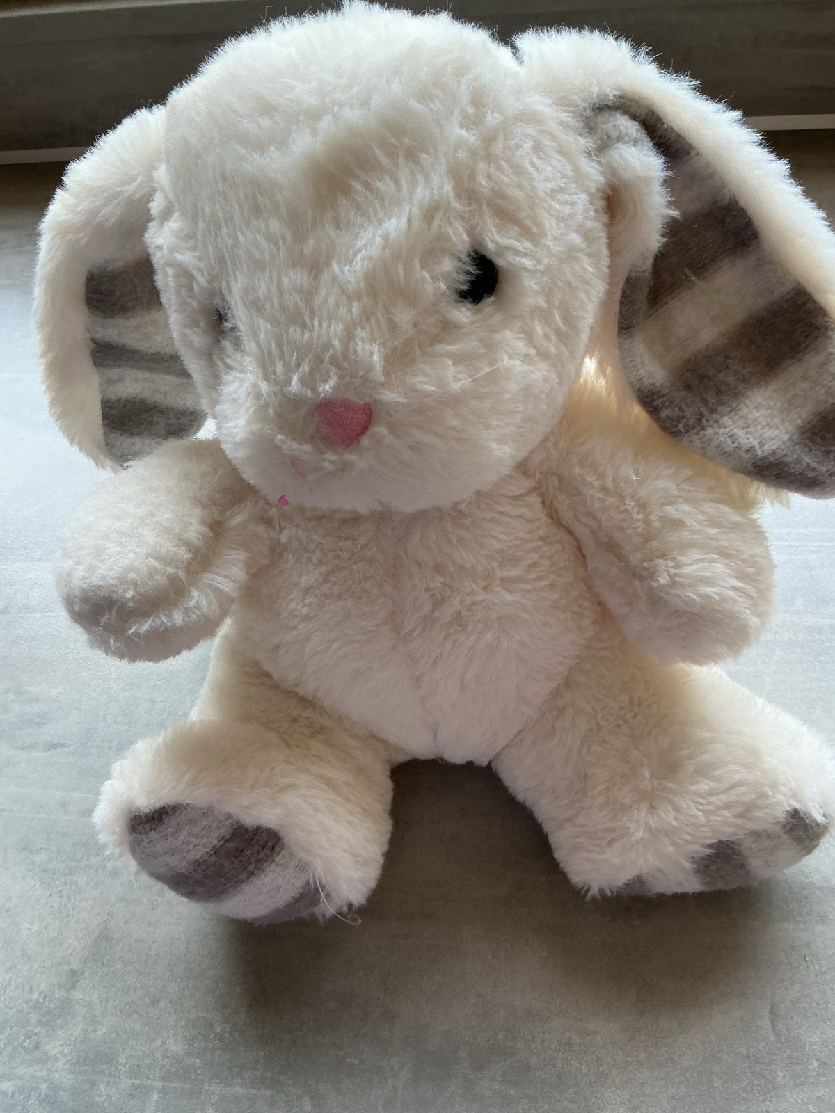 Zachte Witte Knuffel Konijn met Gestreepte Oren, Overige merken, Overige karakters, Konijn, Ophalen of Verzenden