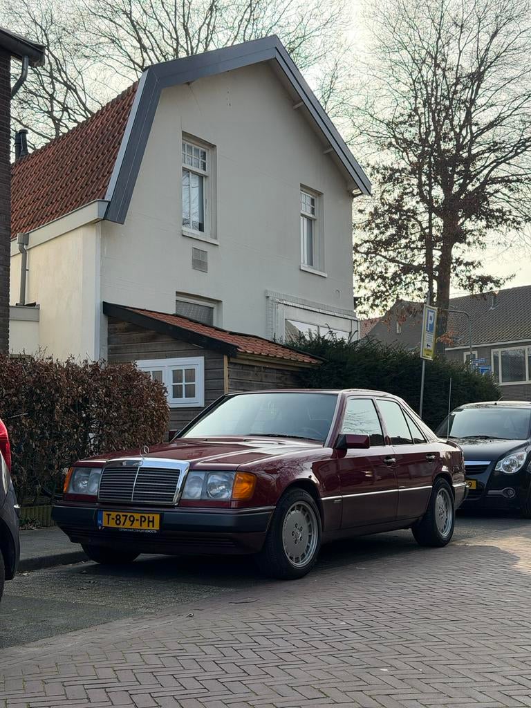 Mercedes-Benz W124 230E 1992 Rood, Auto's, 4 cilinders, 635 kg, Leder en Stof, 2299 cc