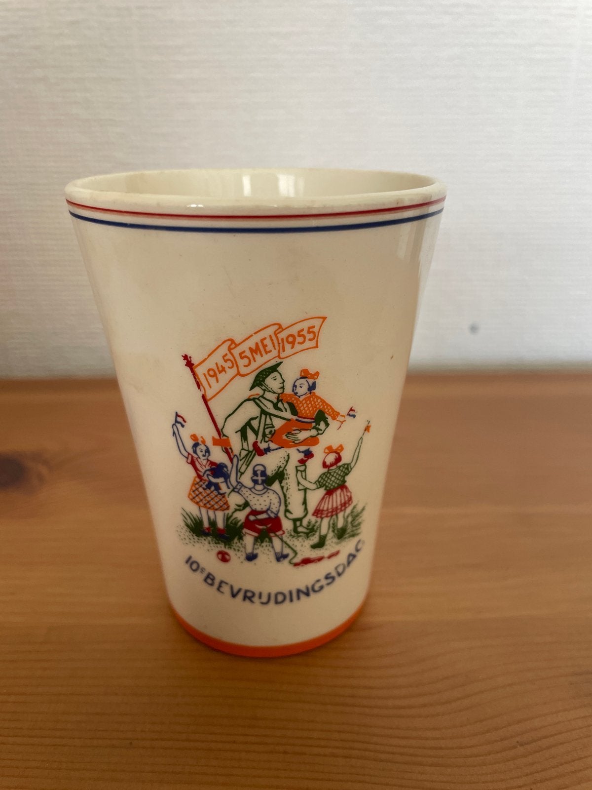 Vintage Bevrijdingsdag 1945-1955 Herdenkingsbeker, Antiek en Kunst, Ophalen of Verzenden
