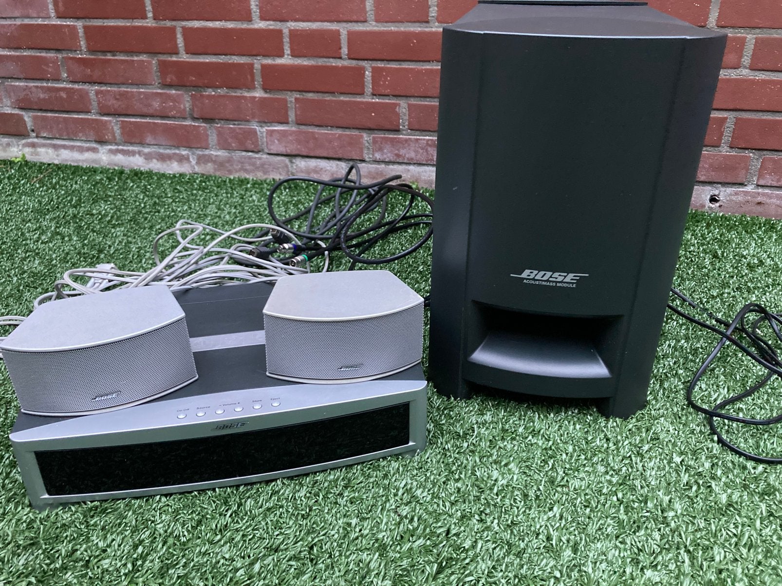 Complete Bose 3-2-1 powered speaker system