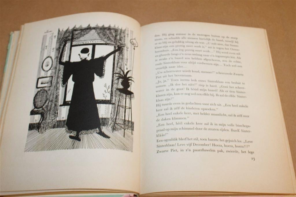 Sinterklaas Blijft een Zomer Over — Querido 1948, Boeken, Ophalen of Verzenden, Gelezen