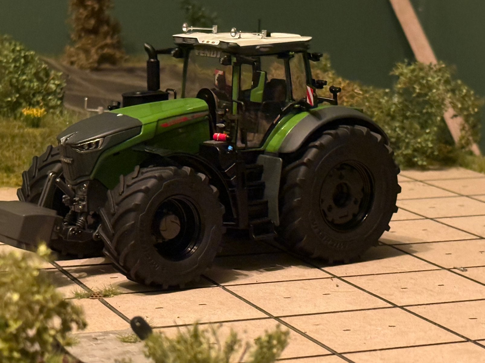Fendt 1052 1:32 verbouwd, Hobby en Vrije tijd, Ophalen of Verzenden, Zo goed als nieuw, Tractor of Landbouw, Universal Hobbies