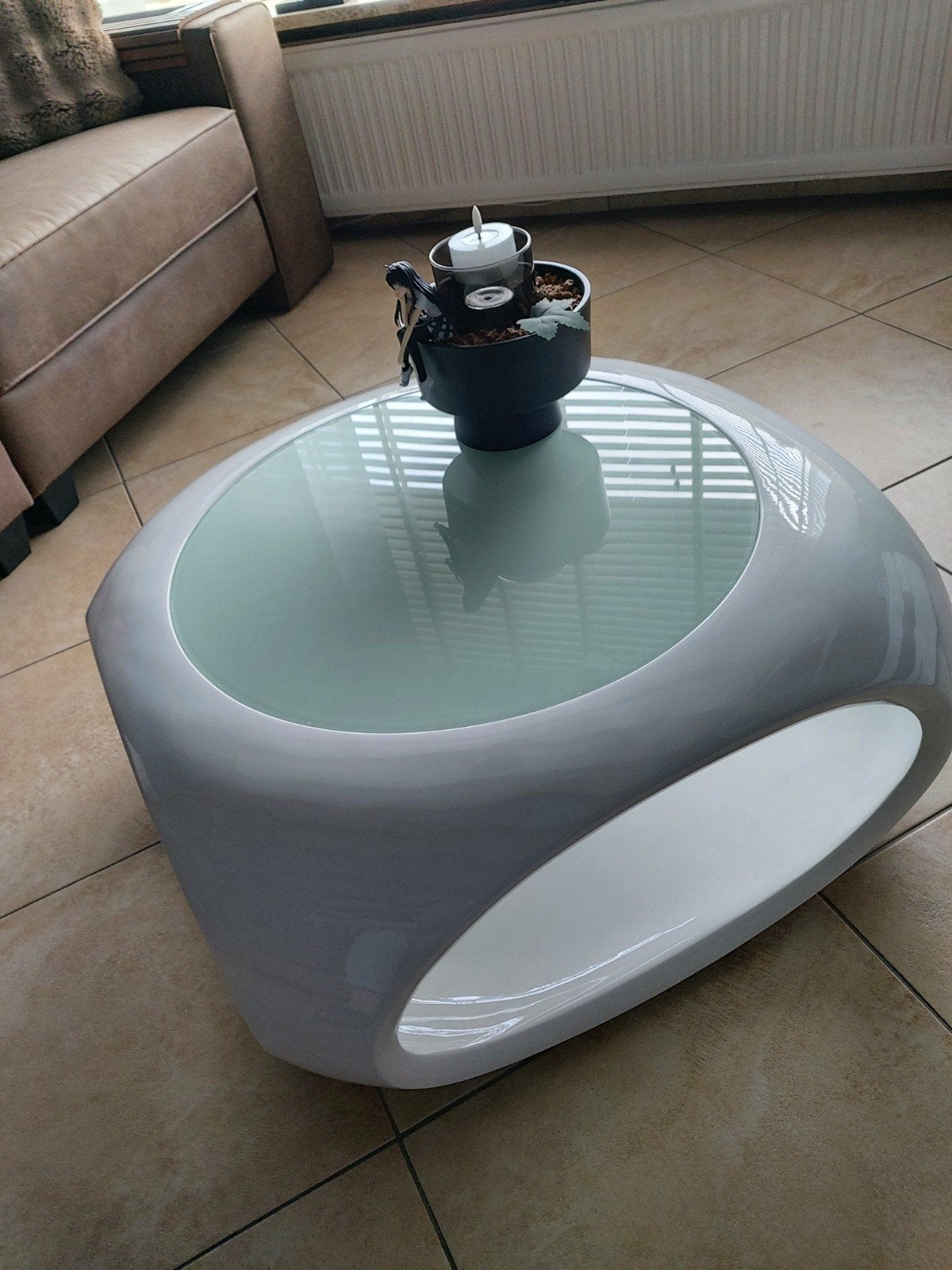 Salontafel hoogglans wit  met  een modern ontwerp., Ophalen, Gebruikt, 100 tot 150 cm, Modern ontwerp